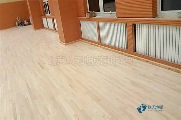造價(jià)20厚籃球館木地板