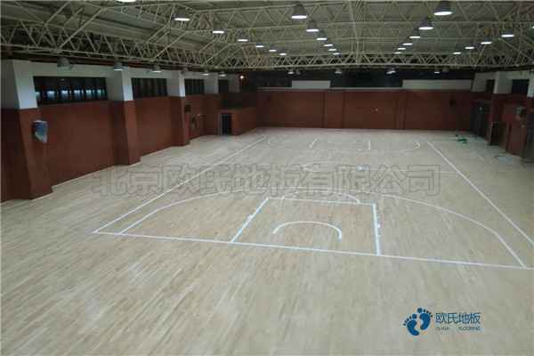 20厚體育運(yùn)動(dòng)地板怎么翻新