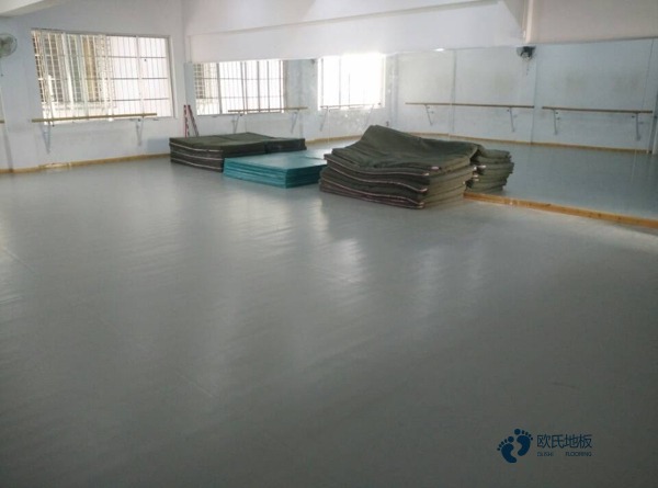 20厚籃球館木地板怎么翻新