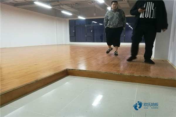 22厚排球館木地板造價是的多少？