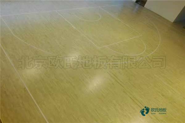 柞木體育木地板價(jià)格是多少錢(qián)？