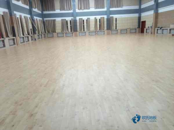 沈陽塑料運(yùn)動(dòng)地板施工視頻